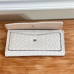GUESS Women’s Wallet
